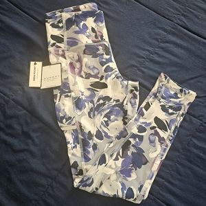 New w/tags Laundry by Shelli Segal Floral Capri Leggings Size S